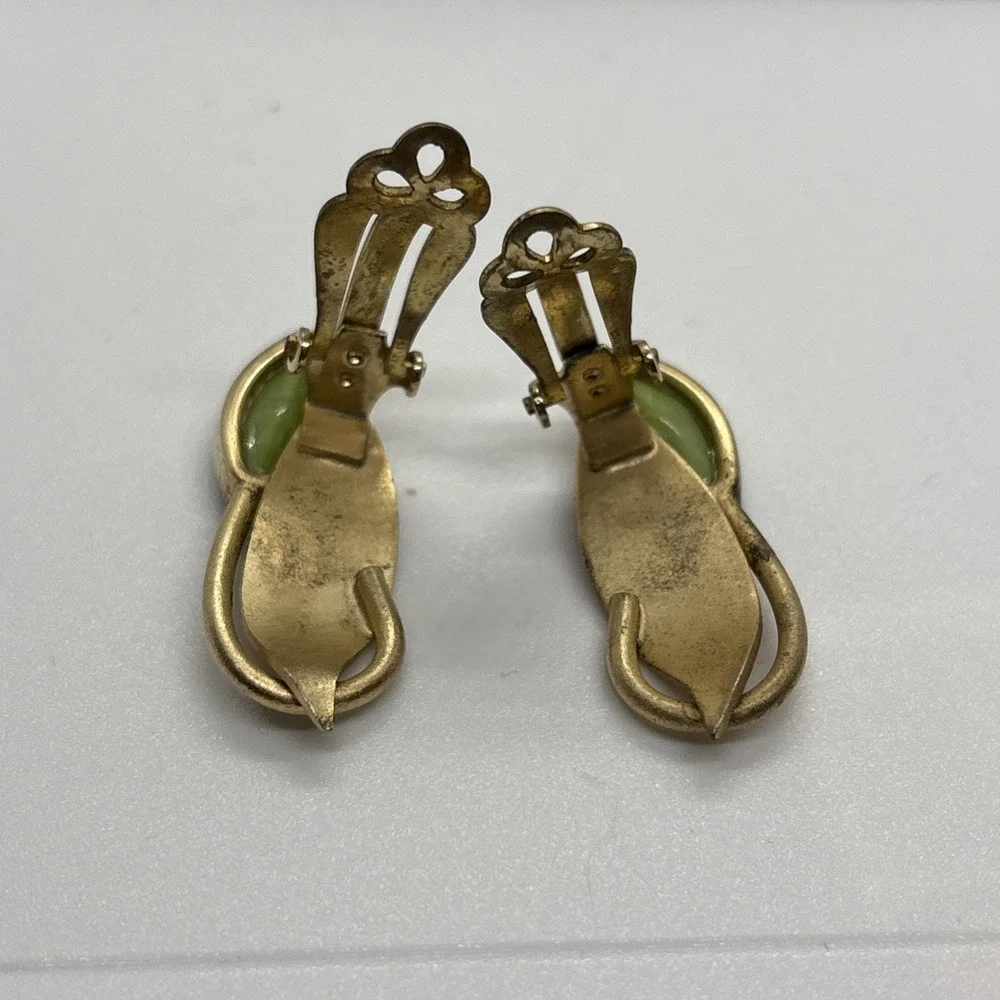 Vtg Whiting &‎ Davis Moss Green Givre Navette Gold Tone Leaf Clip Earrings 60s